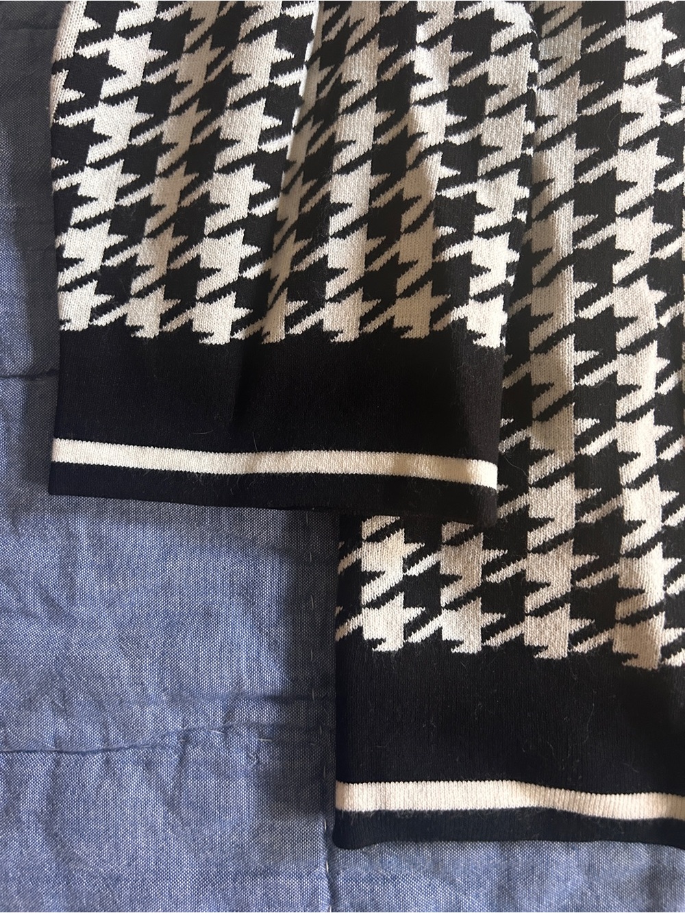 Talbots Black and White Houndstooth Mock Neck Sweater - Picture 4 of 7